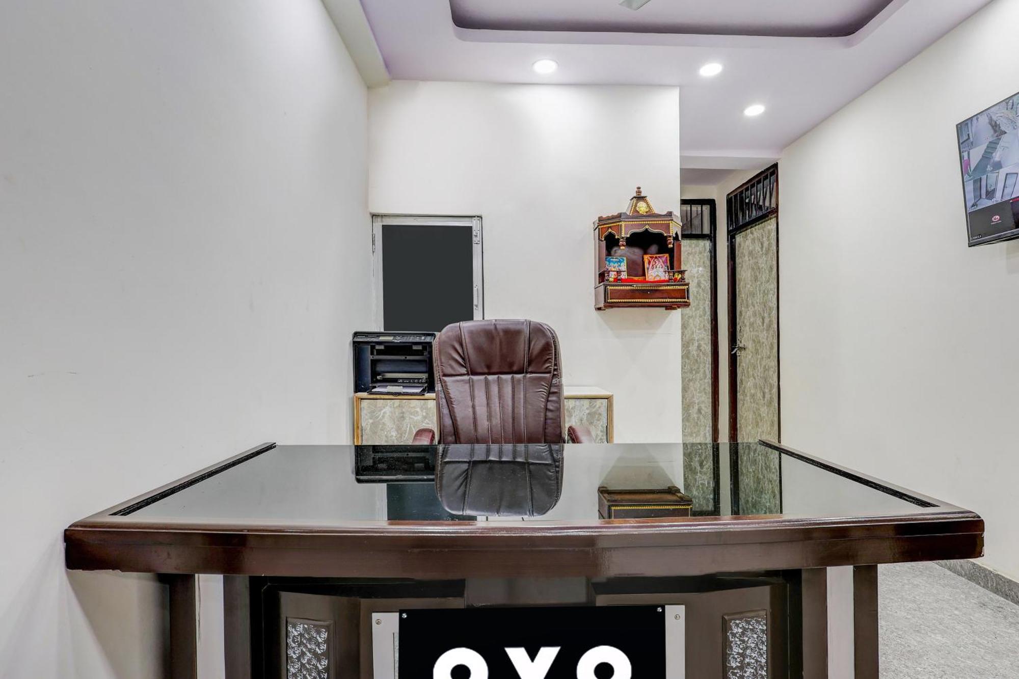 Hotel O Govind Residency Нью-Дели Экстерьер фото